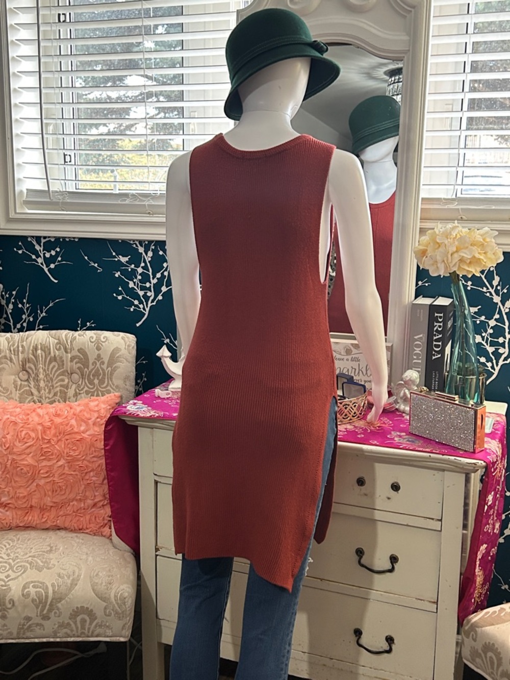 Dynamite Sleeveless Ribbed Tunic in Rust
♥️🛍️ - Picture 8 of 14